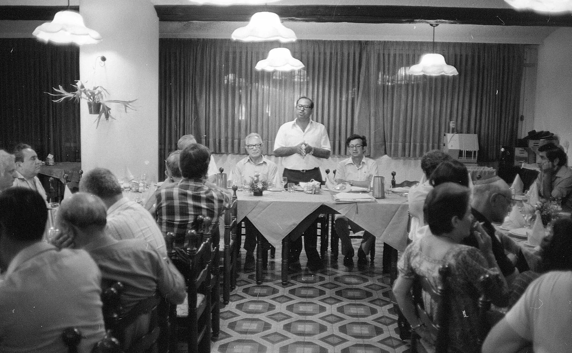 Dani Gol, manager of the National Insurance office in Tel Aviv, speaking at a National Insurance meeting during the visit of deputy minister of Social Affairs, Ben-Zion Rubin. Management foundations: four standing obligations and what you cannot delegate
