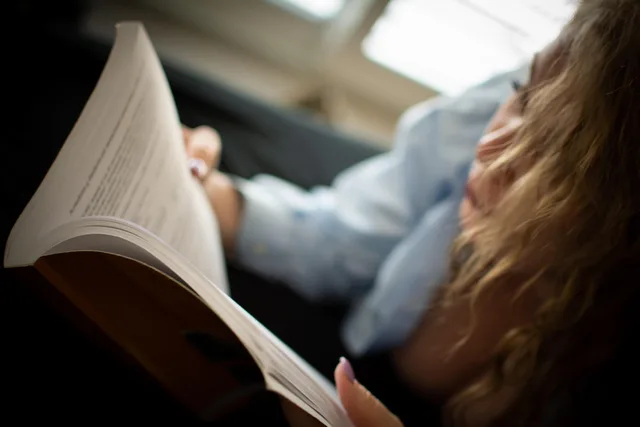 woman, girl, book, read, reading, person, student, studying, study, research, learn, education, wisdom, knowledge, information. How to read a management foundations case study